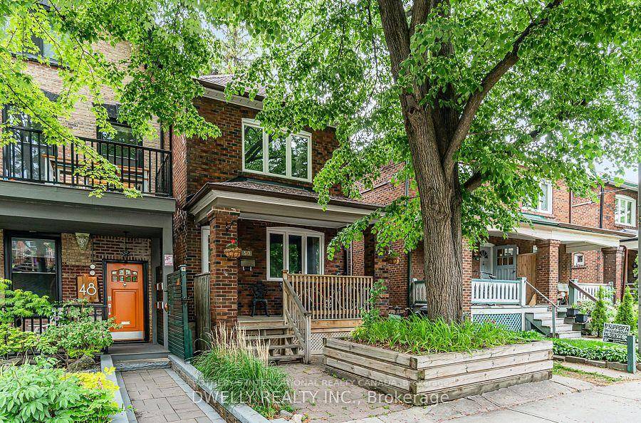 Step into the vibrant heart of Toronto amp ; discover an exceptional rental opportunity fully furnished, all inclusive, complete with dedicated parking.