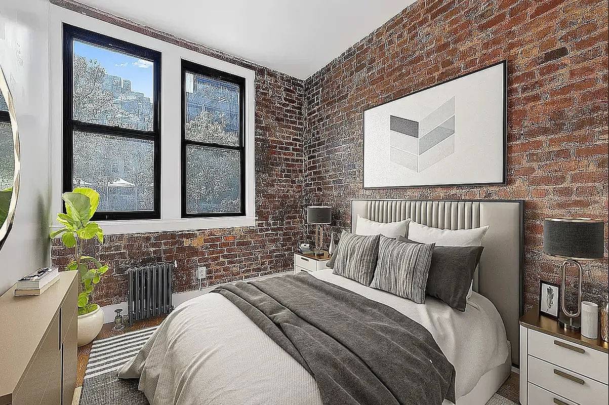 NICELY RENOVATED TRUE 3BR w IN UNIT LAUNDRY PRIME LOWER EAST SIDE LOCATION Welcome Home to 201 Allen Street !