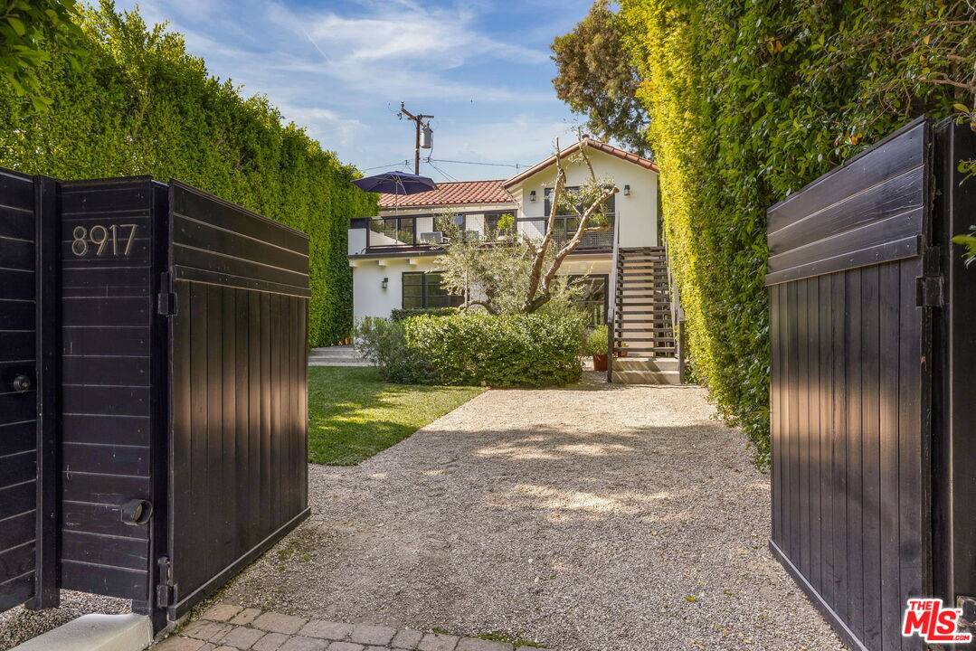 8917   Dorrington Ave 3BR Beverly Grove La