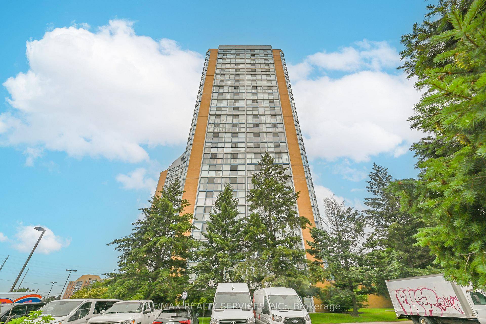 Enjoy the best of urban living in this beautifully renovated corner unit in the heart of Mississauga, featuring 2 spacious bedrooms and 2 modern bathrooms, Great size living room and ...