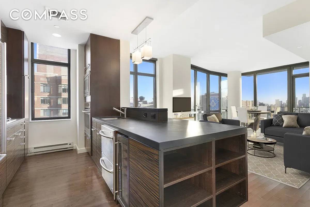 AVAILABLE MID JULY First Showings on Tuesday at 4pm Spectacular, Sun Drenched 2 Bedroom, 2 Bathroom with Balcony at the Chelsea Stratus Welcome to this exceptional residence in the highly ...