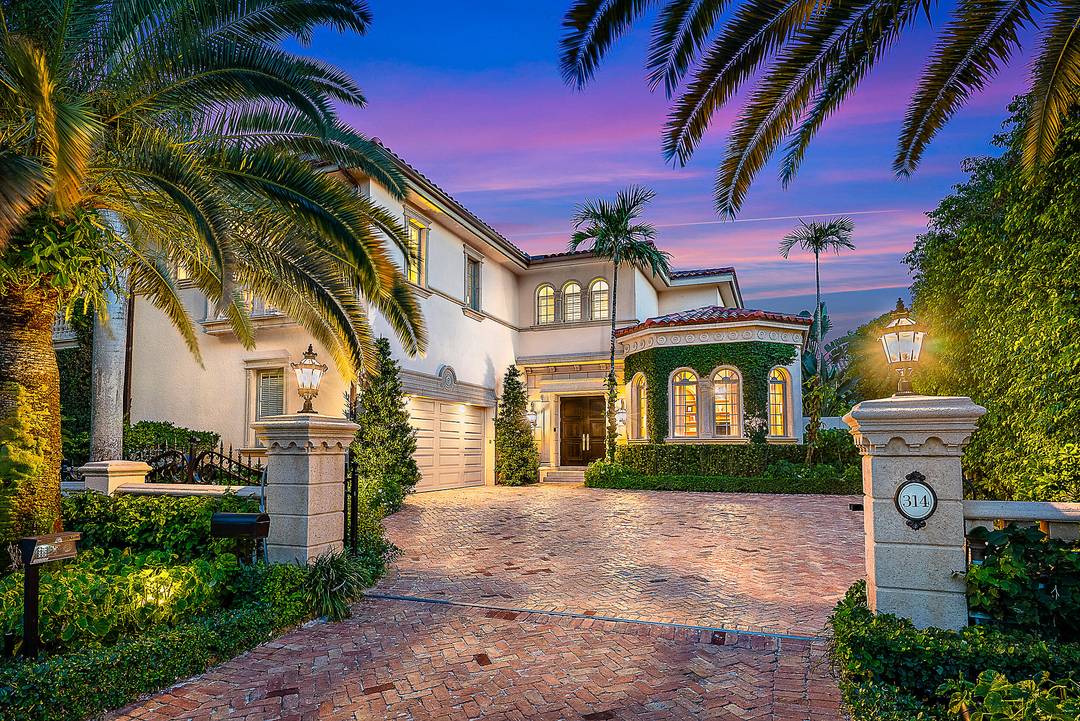 Perfectly situated just two blocks from the world renowned shopping and dining of Worth Avenue, this newly renovated see document section for upgrade list exquisite 4 bedroom, 4.