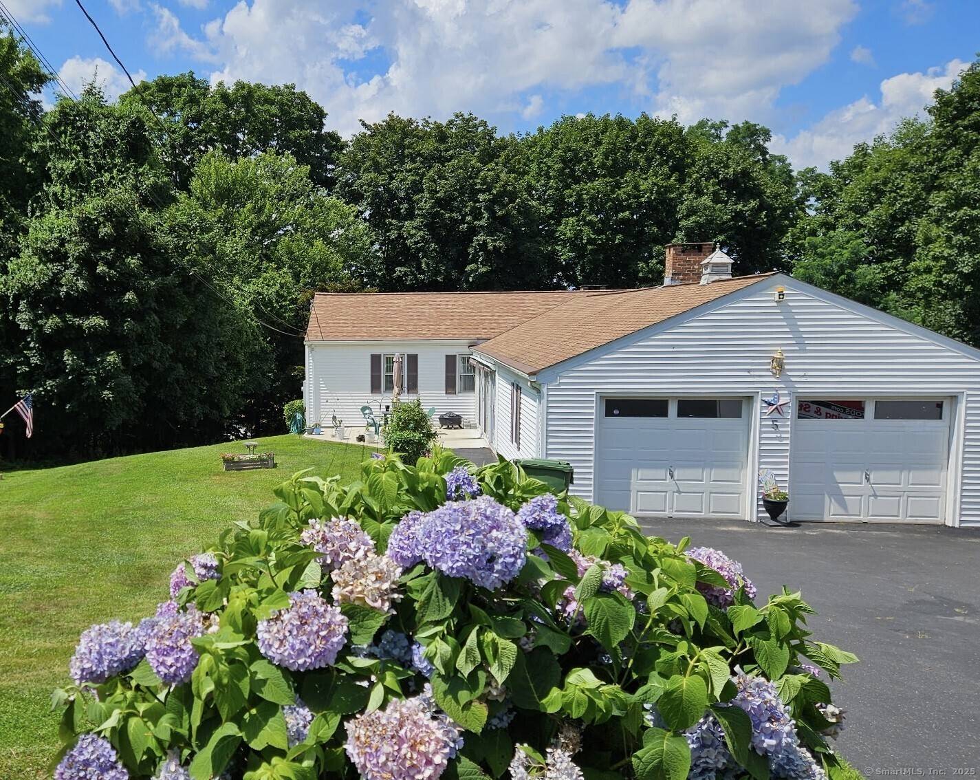 Welcome to this beautifully updated 3 bedroom, 2.
