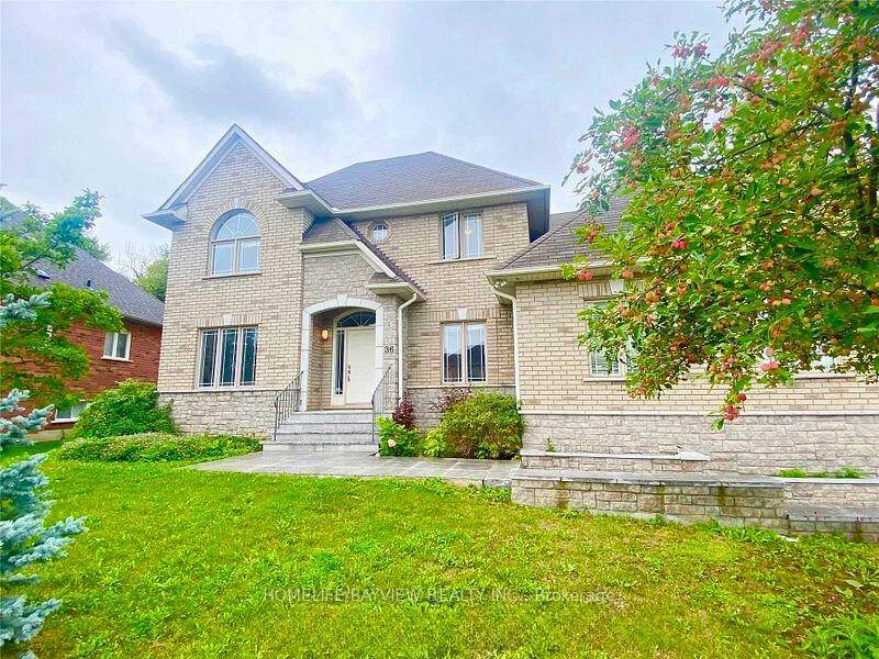 Welcome to this bright and spacious 2 room lower level apartment located in the sought after Hunter Wood Chase community in Maple.