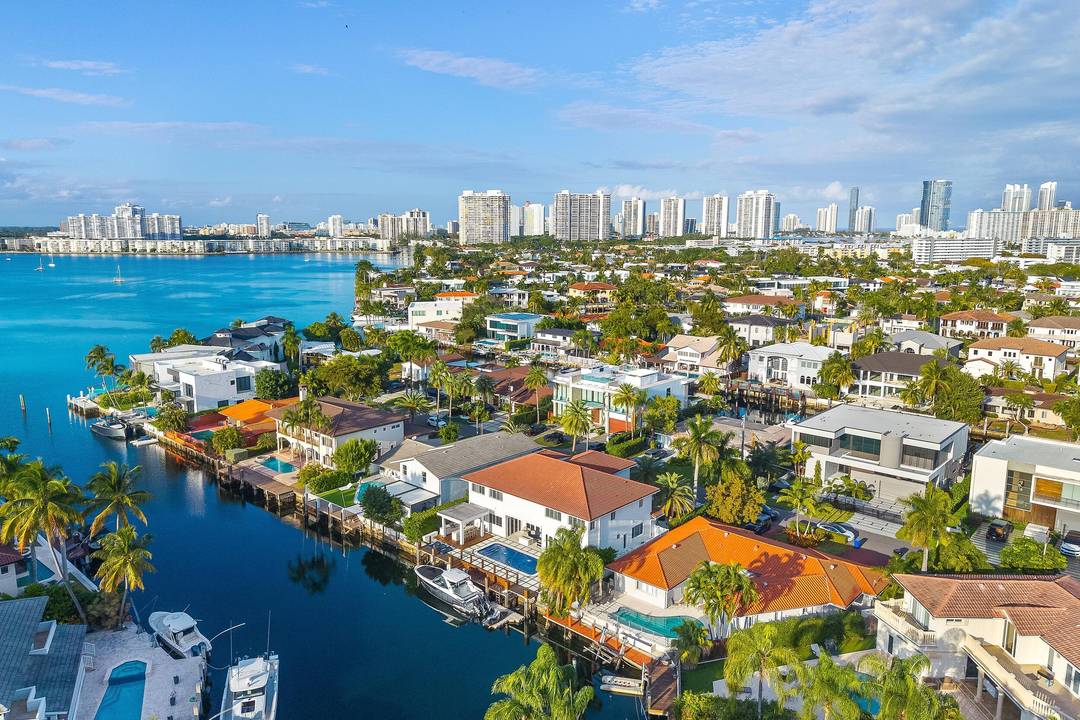 Welcome to the Prestigious gated community of Eastern Shores !