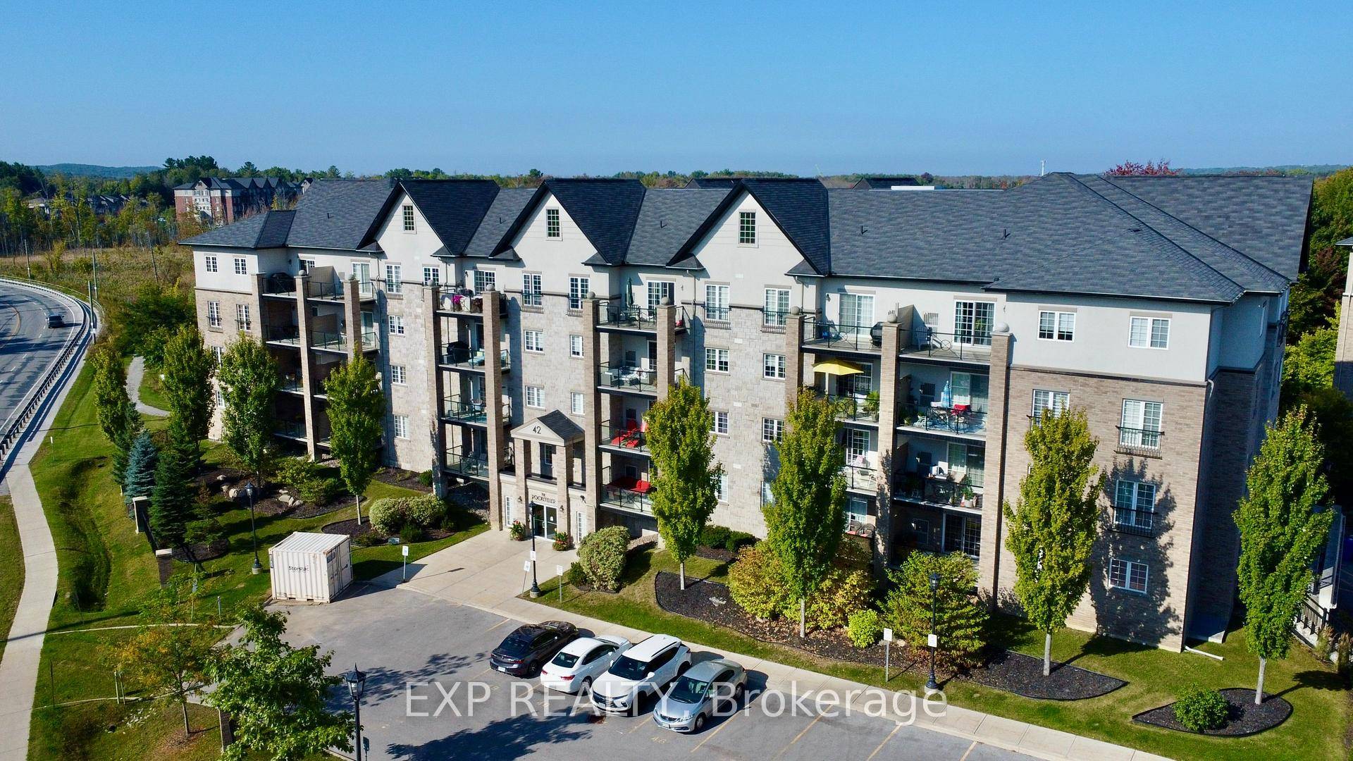 Welcome to luxury living at 42 Ferndale Dr S, in Barrie's desirable Ardagh community !