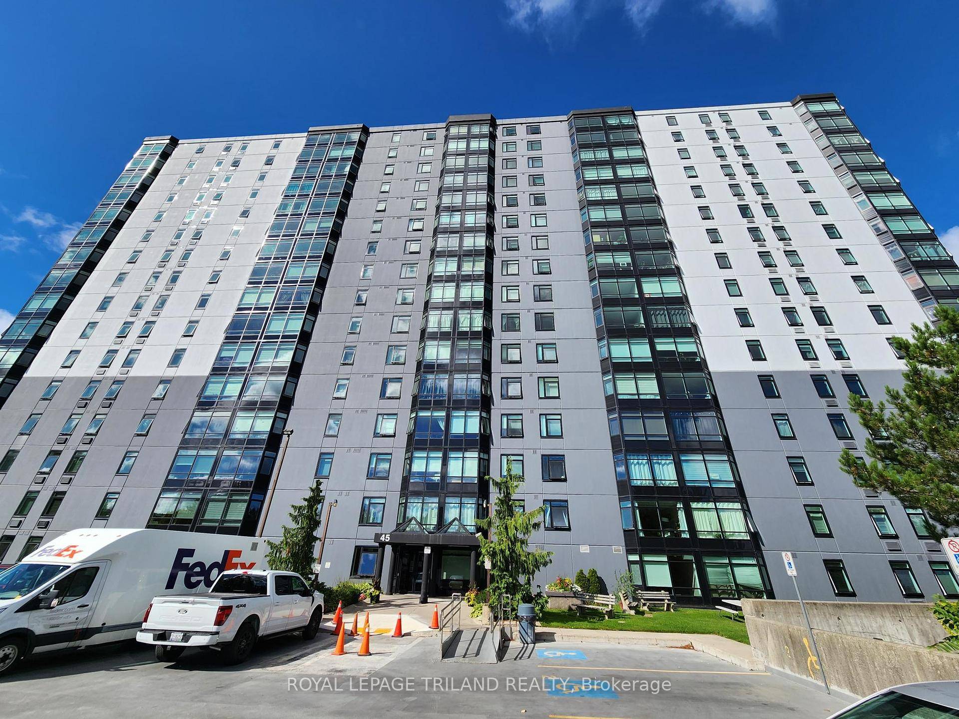 Renovated, 1 bedroom apartment in Rivers Edge !
