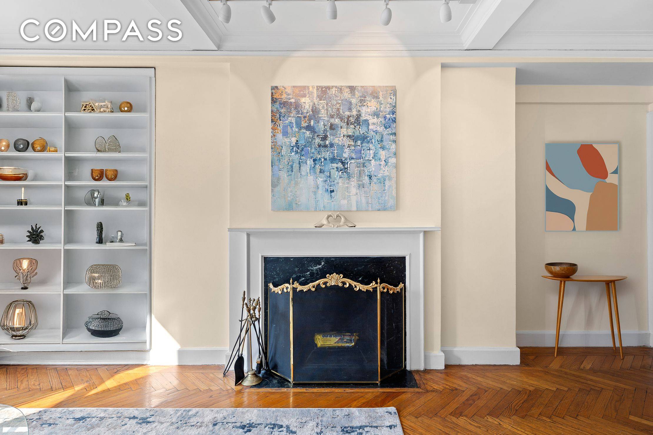 This Carnegie Hill residence captures light from morning to evening, with eastern sunrises and western sunsets filling the home throughout the day.