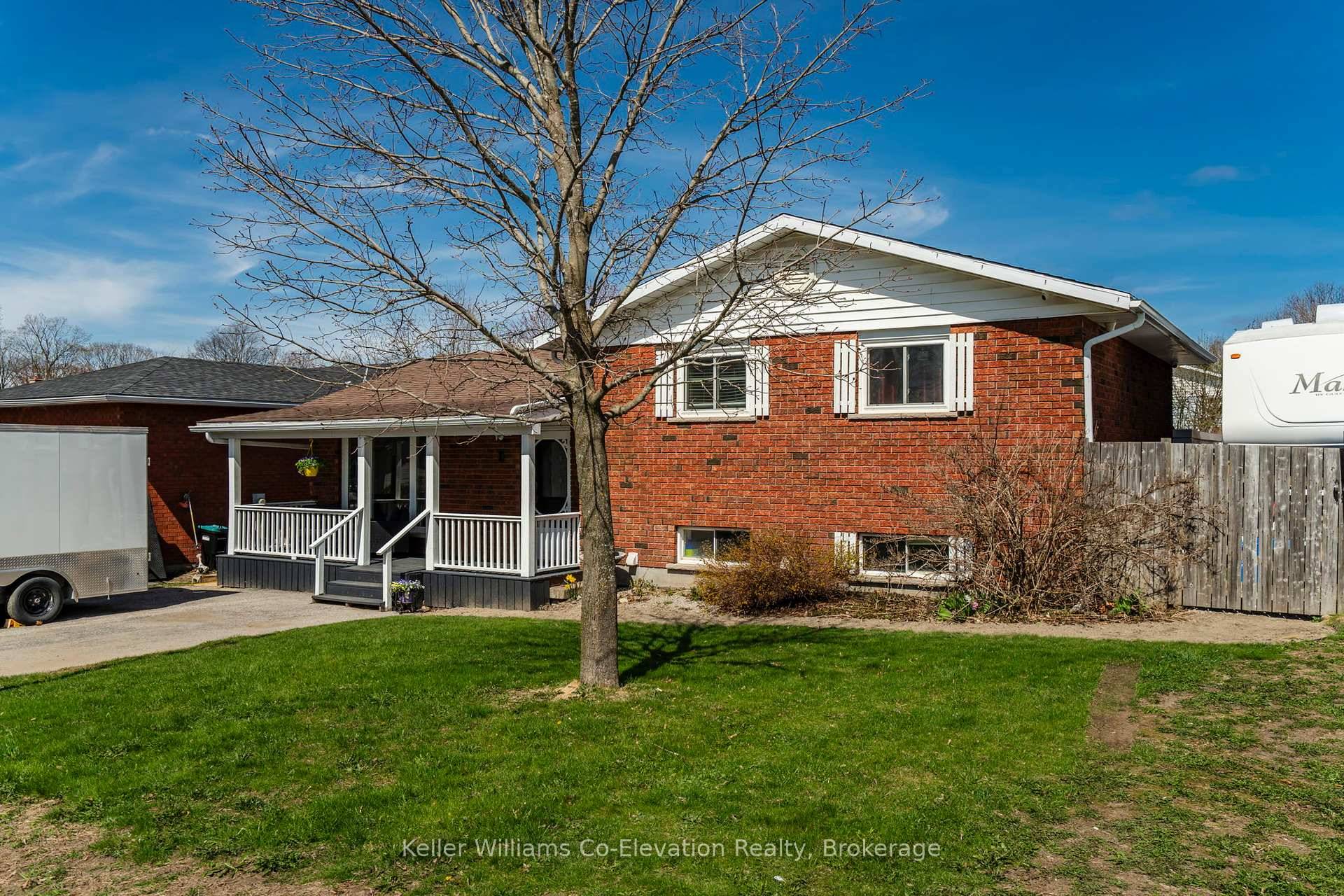Looking for a great family home within walking distance to schools and parks ?