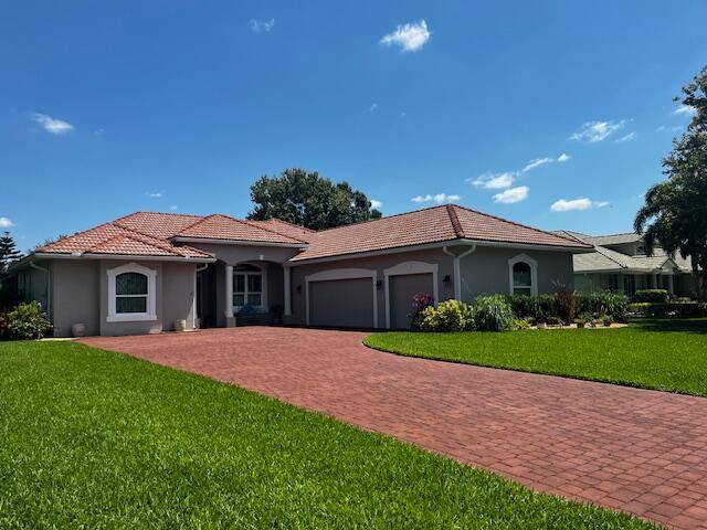 Fantastic 4 3 3 pool home.