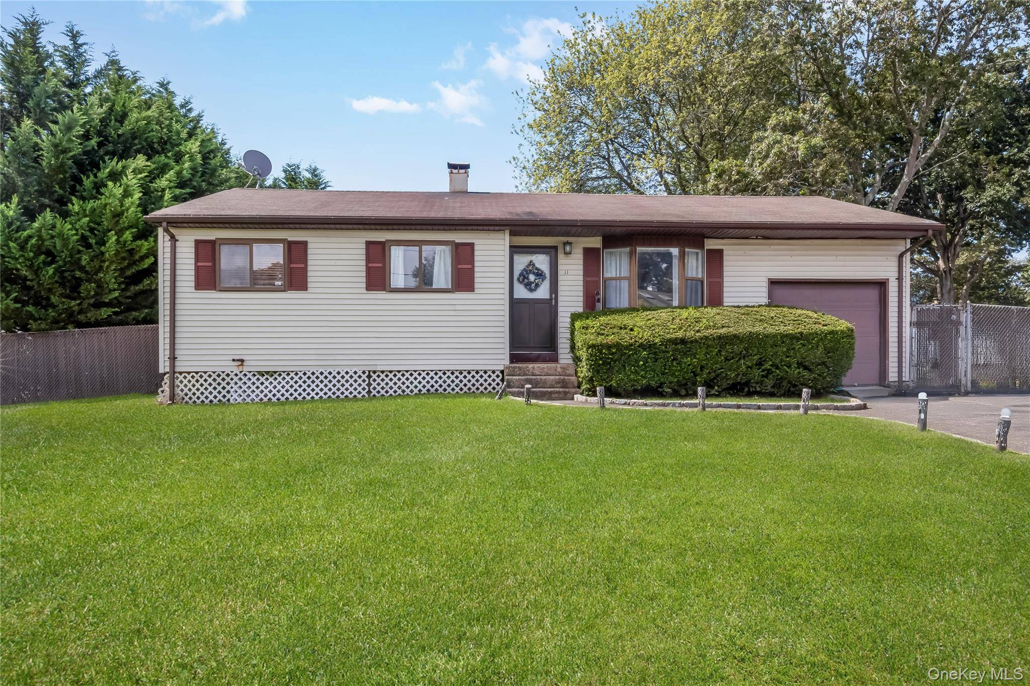 Welcome to this charming wideline ranch nestled on a private cul de sac !