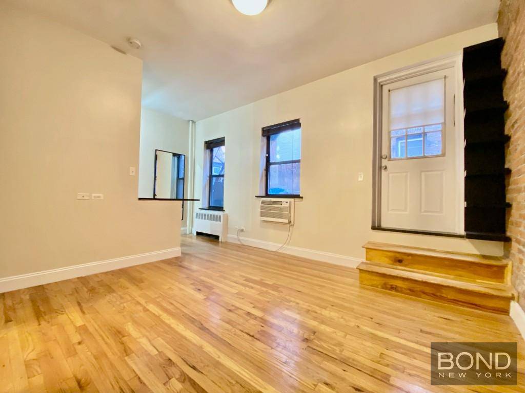 AVAILABLE NOW18 Month lease AT 3199 !