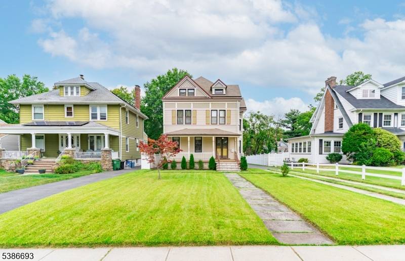 Welcome to your new home in Roselle, where comfort meets convenience in a prime location.