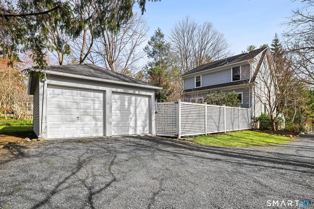 Move in ready, renovated New Canaan charmer.