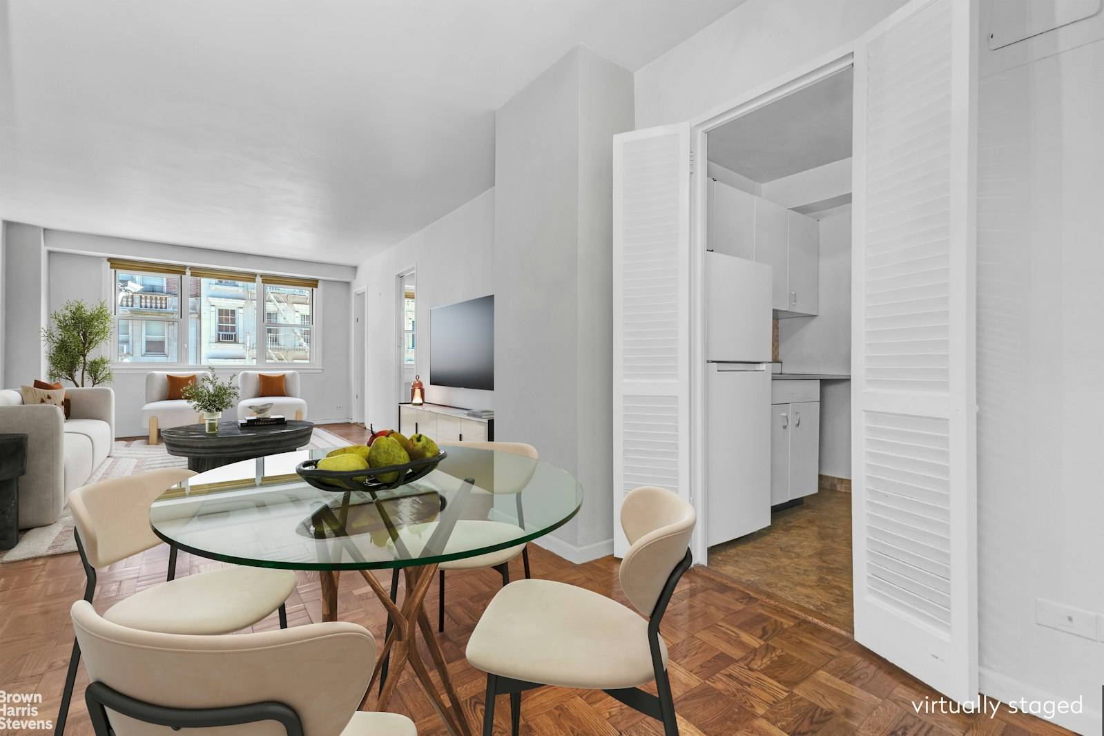 PRIME LOCATION ALCOVE STUDIO OWNER IS OFFERING 5, 000 CONCESSION FOR KITCHEN APPLIANCES AT CLOSING You can't beat the location and quality of building that 123 East 75th Street offers.