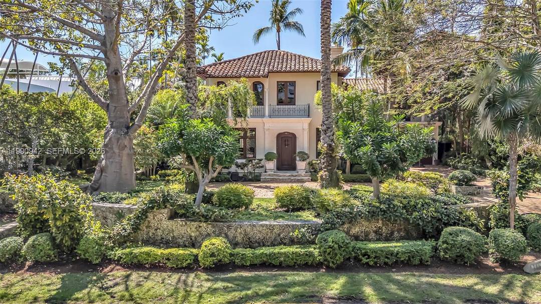 4, 558 SF per appraisal A truly extraordinary family home in Coconut Grove's outstanding Moorings community one of only two Miami neighborhoods with private roads and a 24 hour manned ...