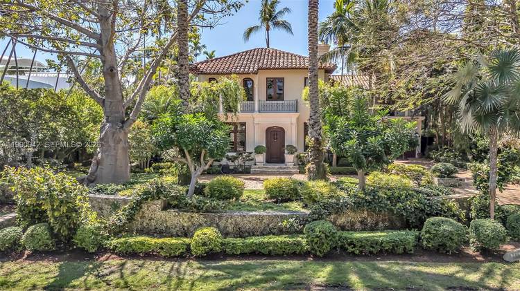 4, 558 SF per appraisal A truly extraordinary family home in Coconut Grove's outstanding Moorings community one of only two Miami neighborhoods with private roads and a 24 hour manned ...