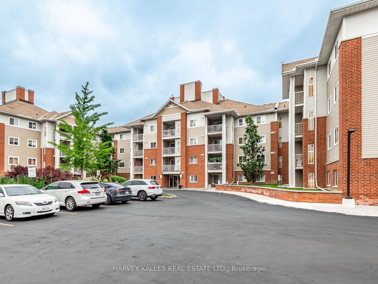 Bright, Functional and Move In Ready !