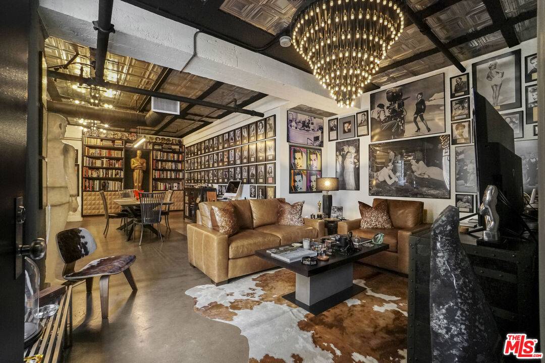 6253   Hollywood Blvd Hollywood Hills East La