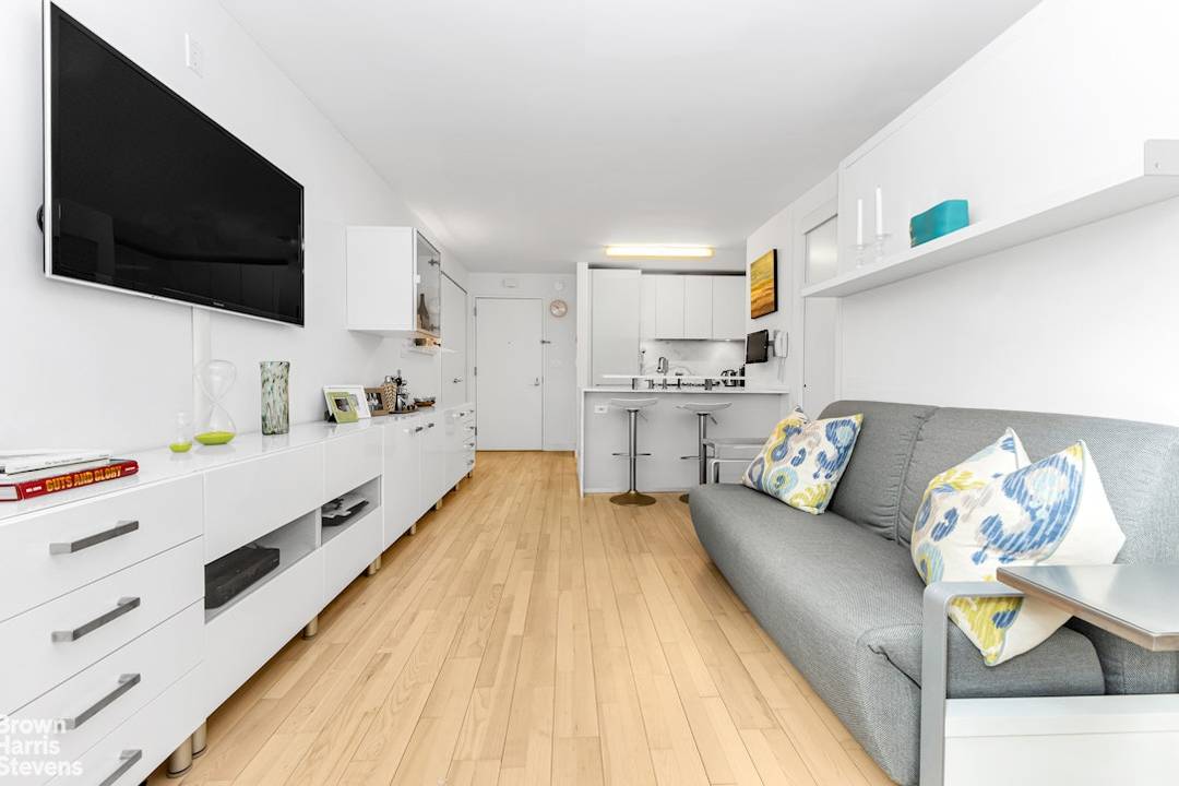 Introducing 49Q Living in such a compact yet luxurious apartment in the Midtown Sheffield building offers a unique experience 1.