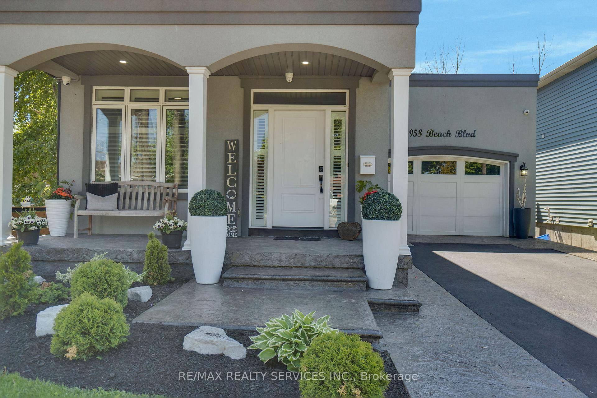 Welcome to 958 Beach Blvd !