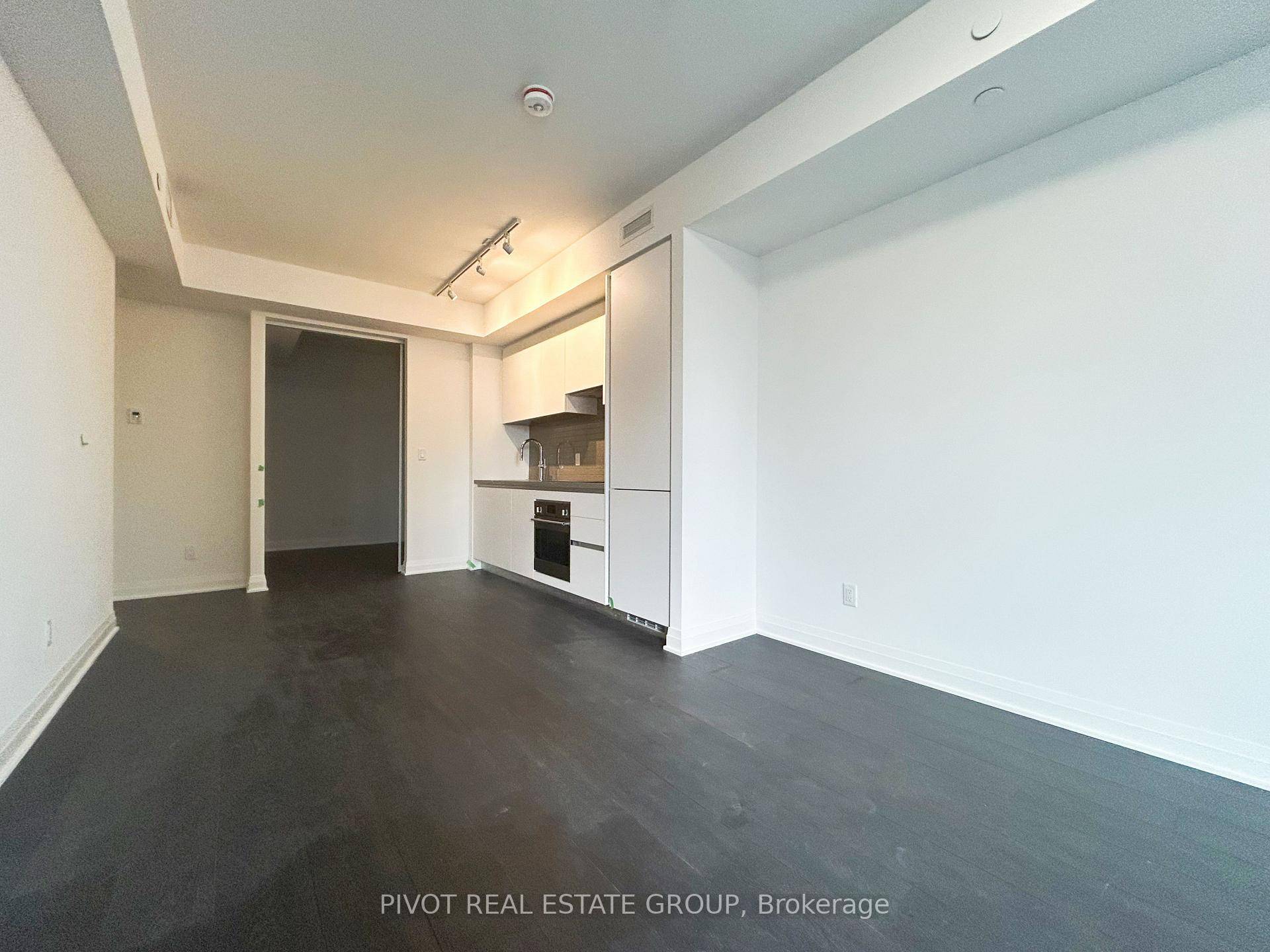 Live at the heart of the vibrant Exchange District.