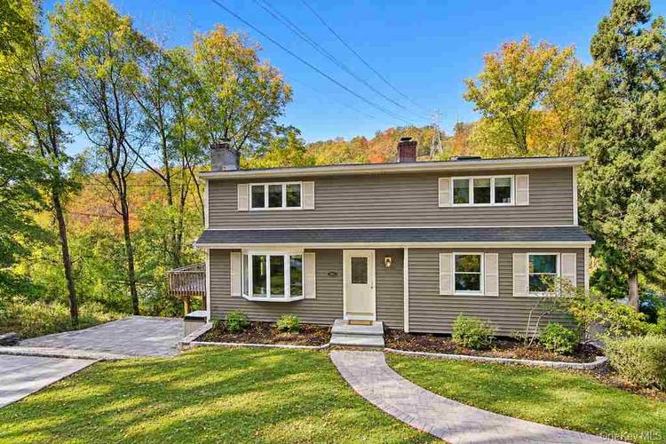 This spacious single family home offers the perfect blend of comfort and convenience.