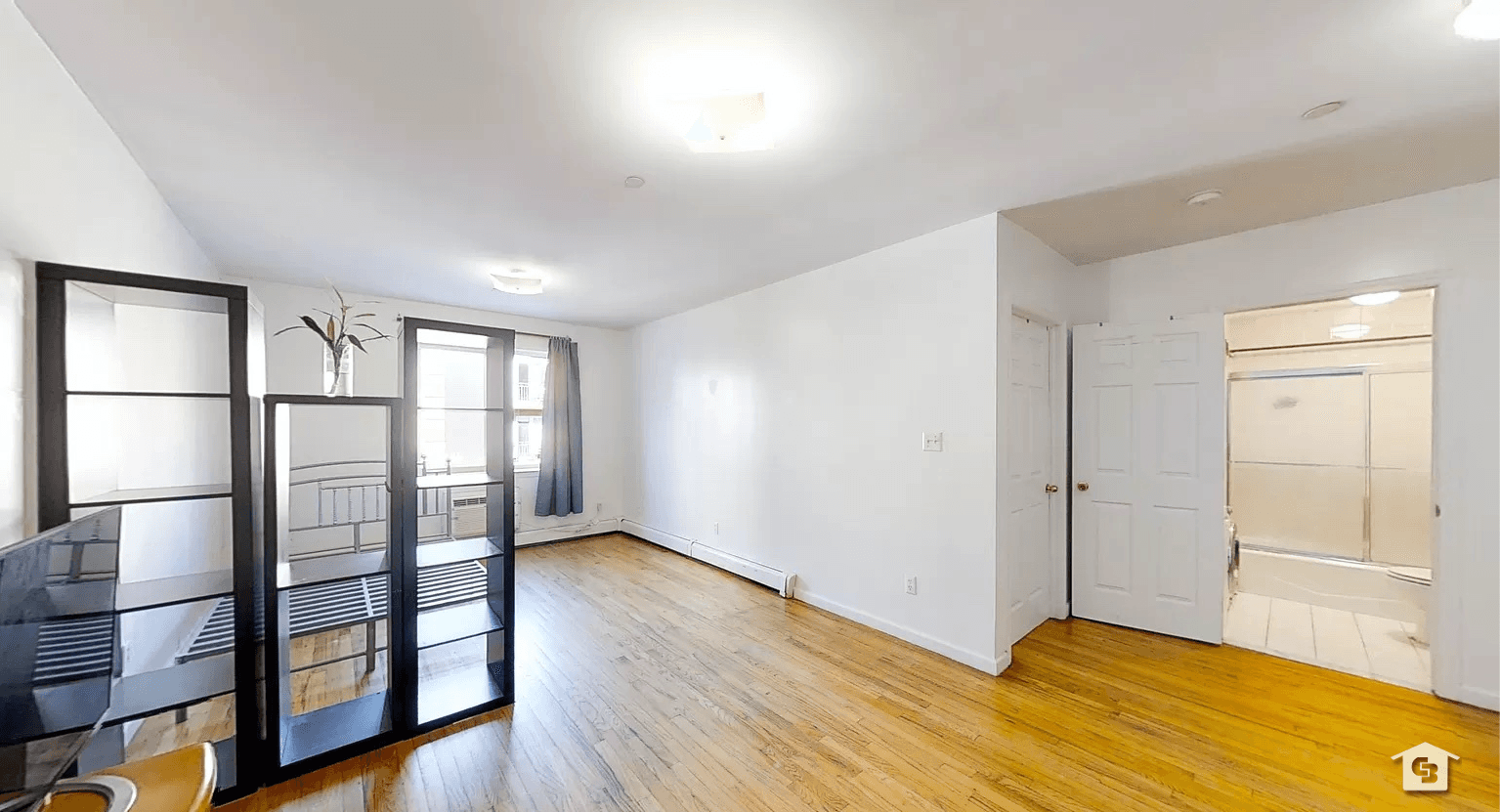 PLEASE REACH OUT DIRECTLY TO THE SELLER'S AGENT TO SET UP A VIEWING.