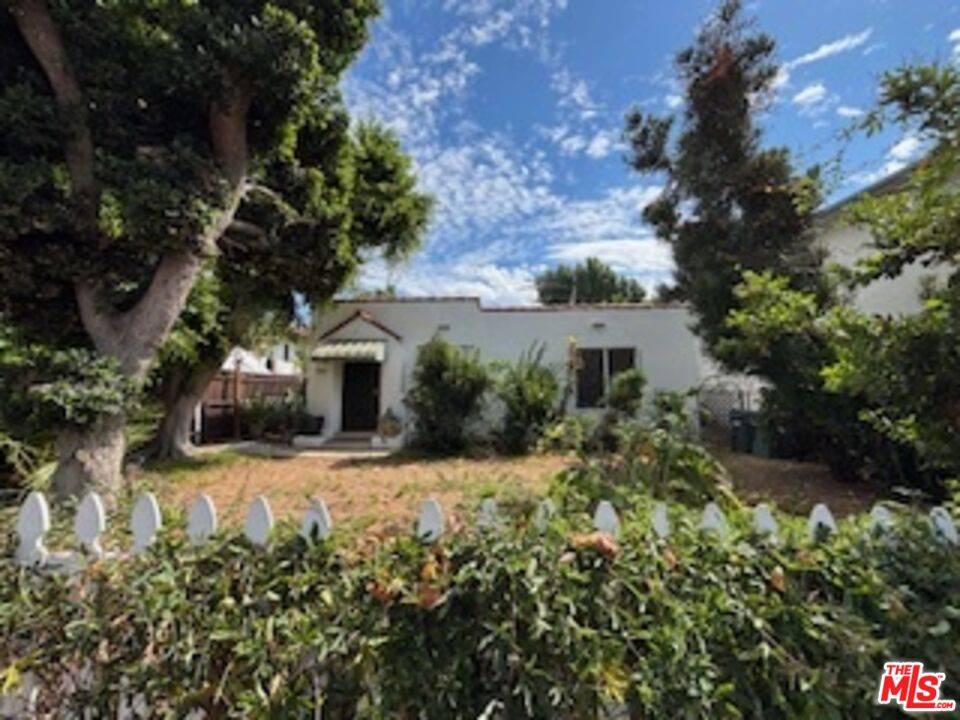 1028  N Hayworth Ave 8BR Hollywood Hills East La