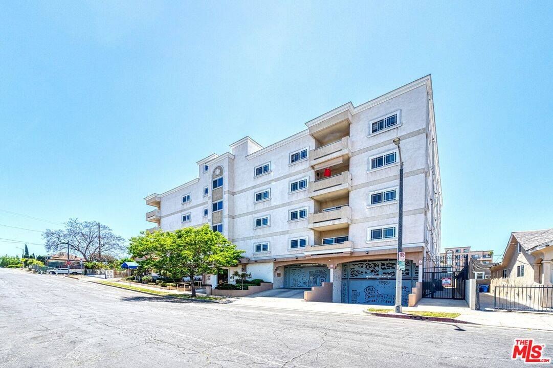 1043 S Kenmore Ave 2BR La