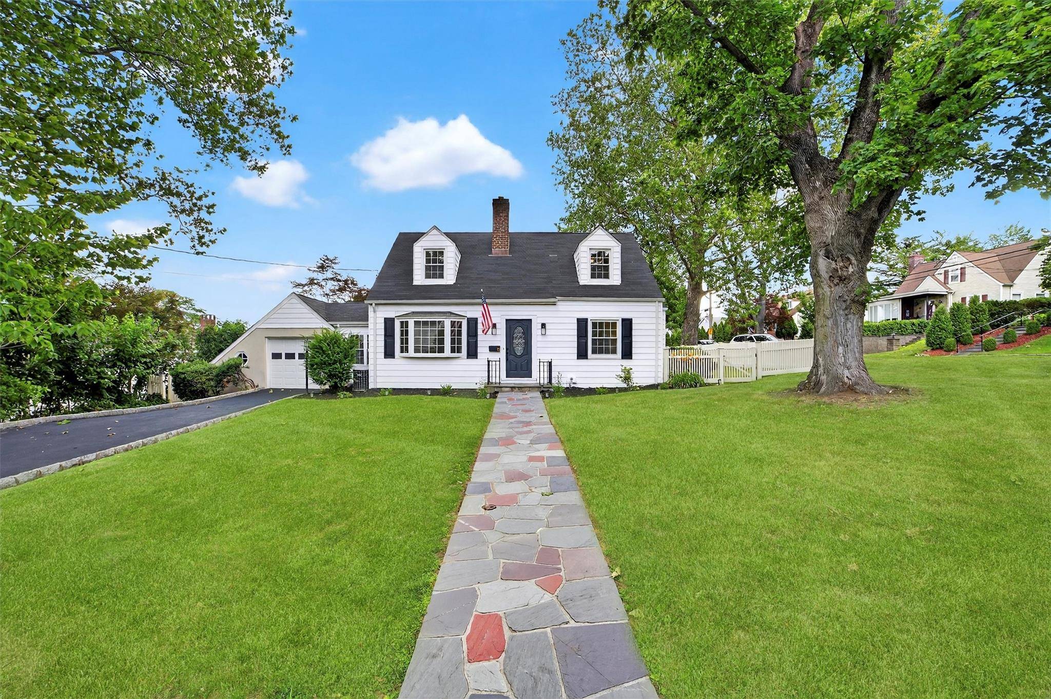 Welcome home to Luxurious Leewood Living !