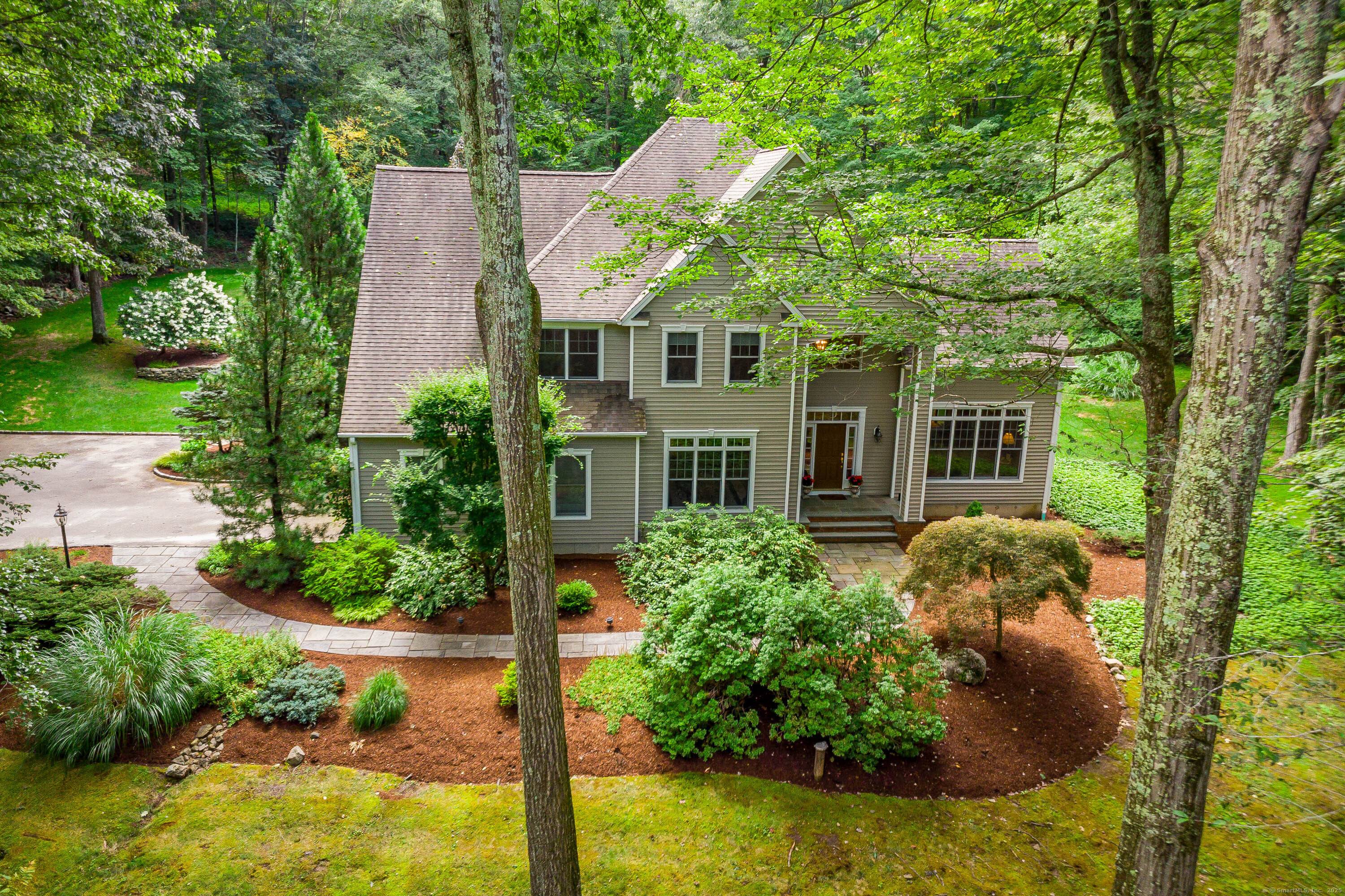 Welcome to 10 Valley Field Road North !