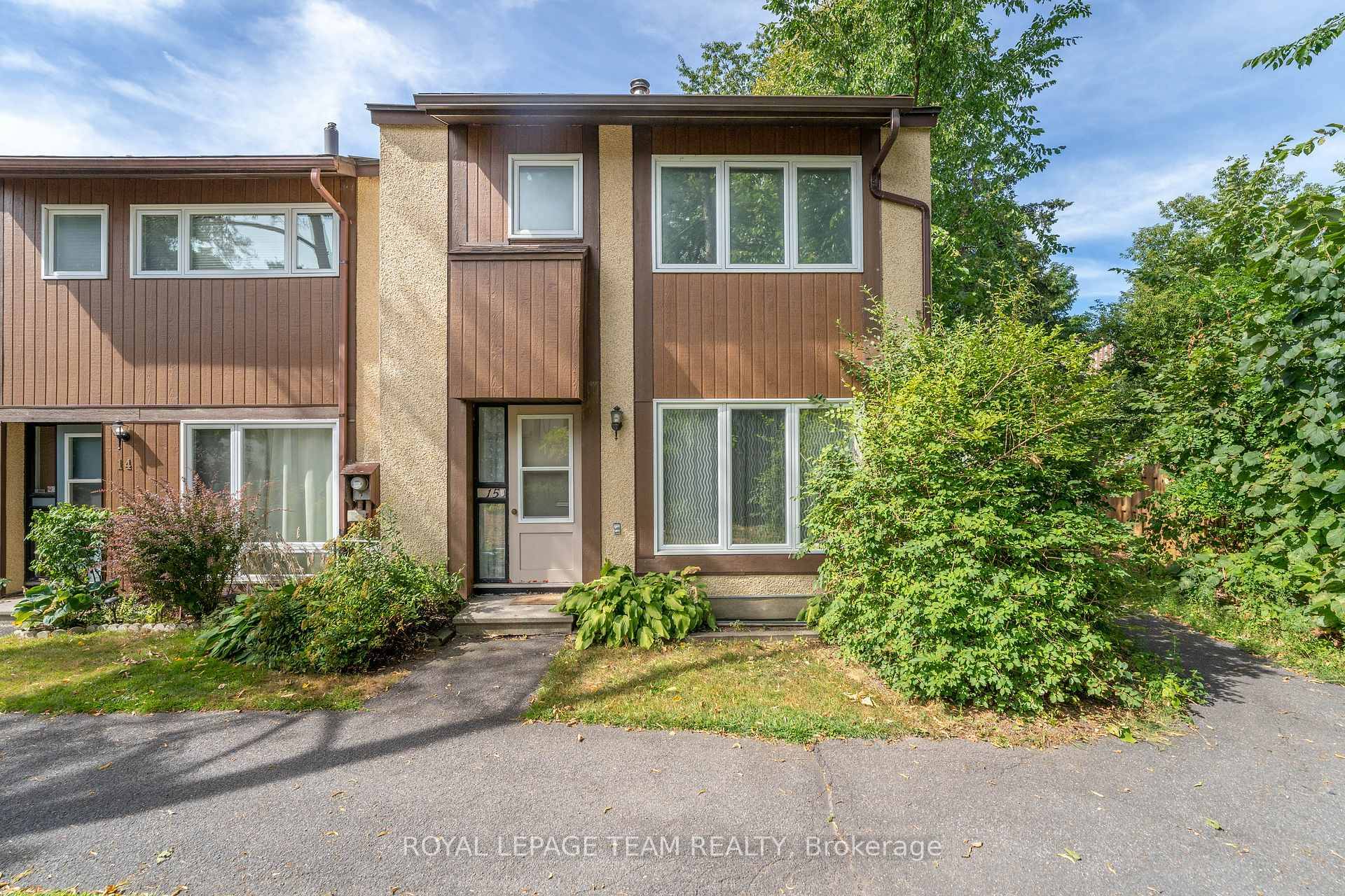 Tucked away in a quiet enclave near Hunt Club, this charming home offers both comfort and convenience in a prime location.