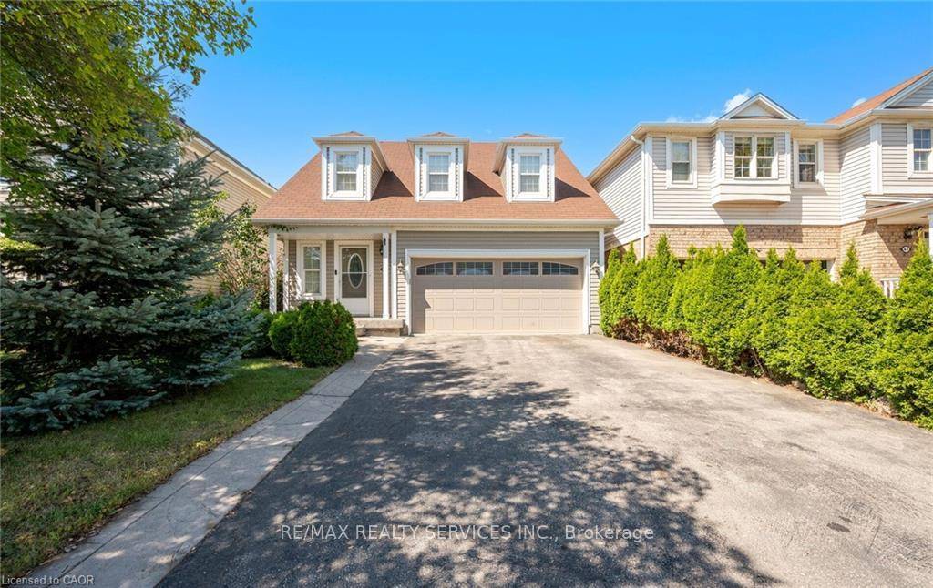 Welcome To This Stunning clean and well kept 3 bedroom, 3 bath Detached Home Nestled in a highly sought after, family friendly neighbourhood !