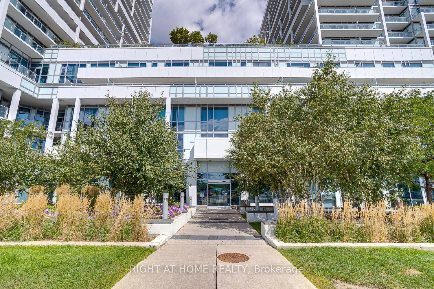 Luxury Living in the Heart of Downtown Oakville.