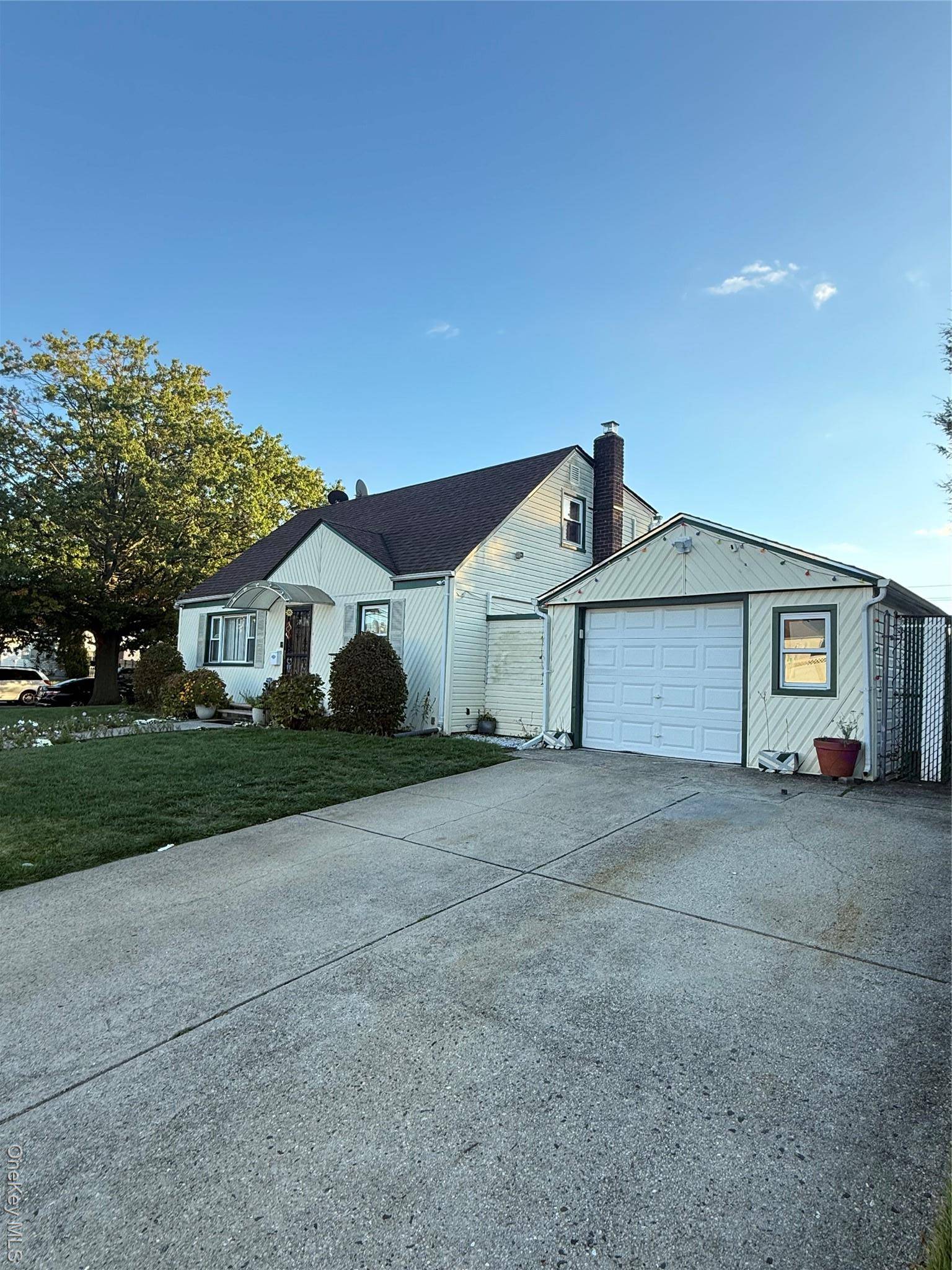 Beautiful Whole House Rental on a Corner Lot !