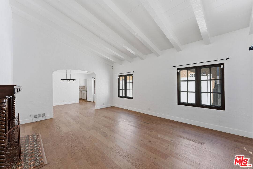 537 N Poinsettia Pl 2BR Hancock Park La