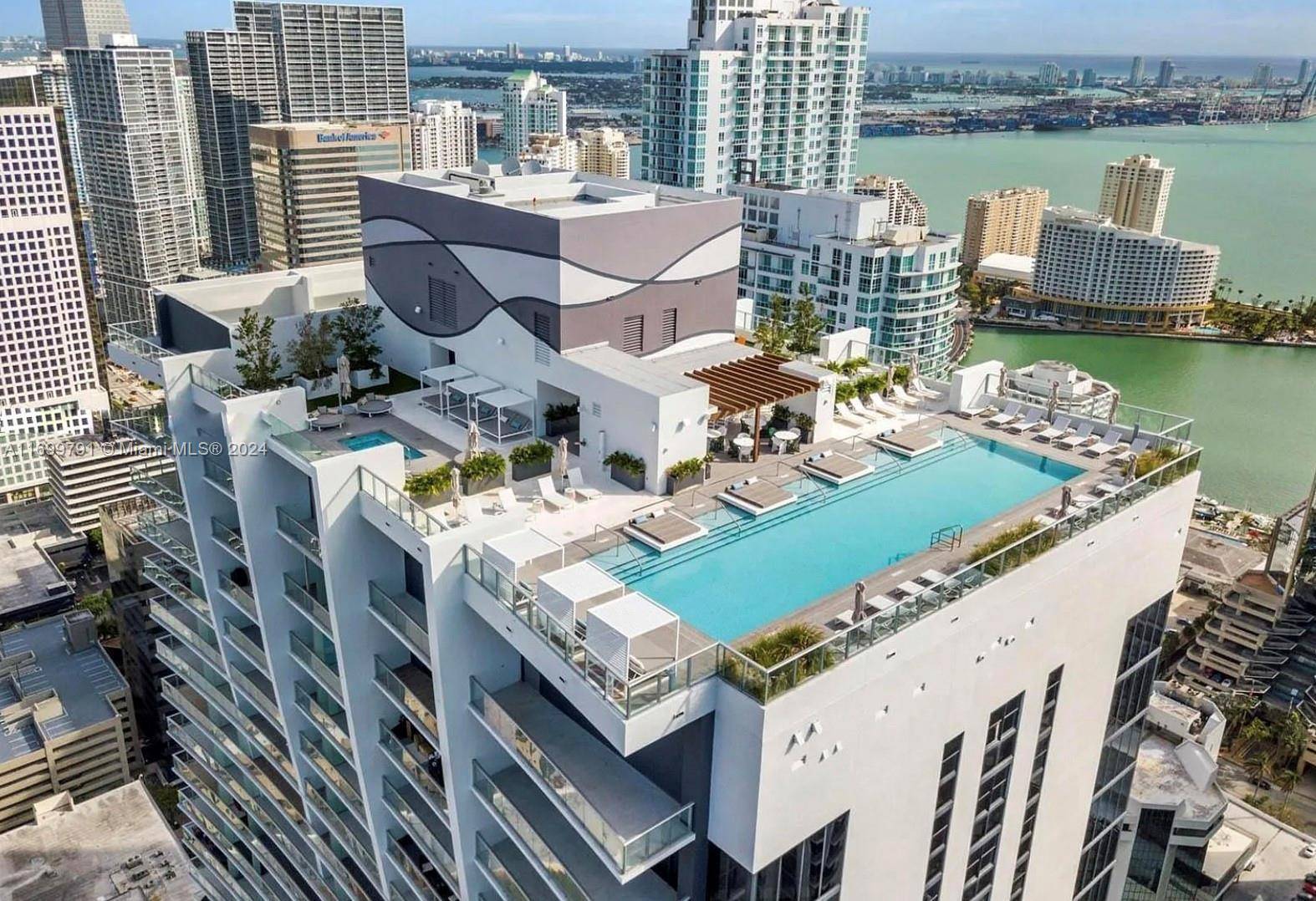 Welcome to 1010 Brickell, where luxury meets sophistication in the heart of Miami s vibrant Brickell district.
