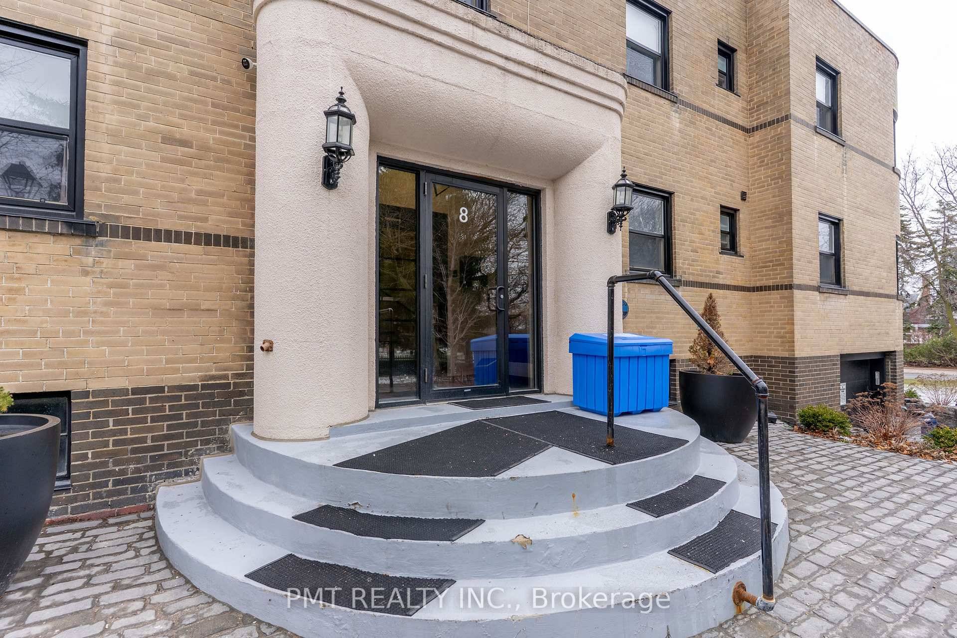 Welcome to 8 Wellington Street West 7 !