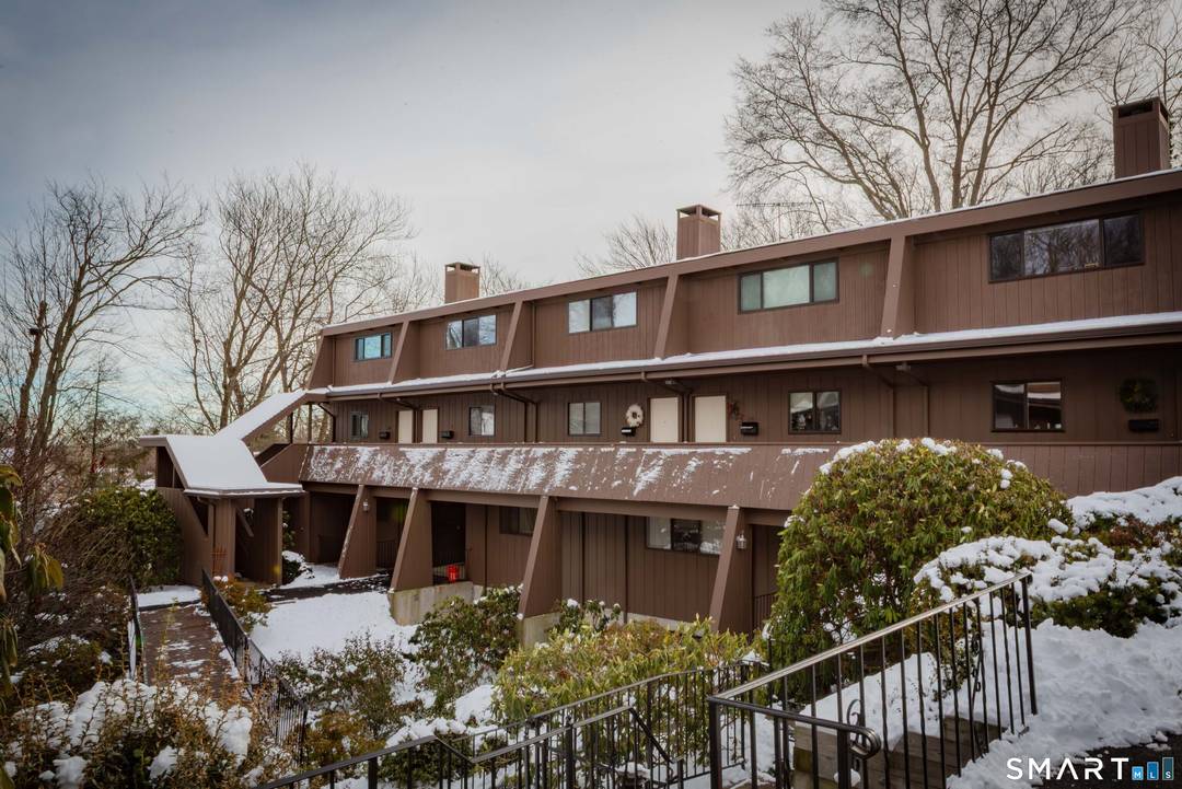 The Ridgewood Association offers exceptional value in a super convenient Fairfield location.