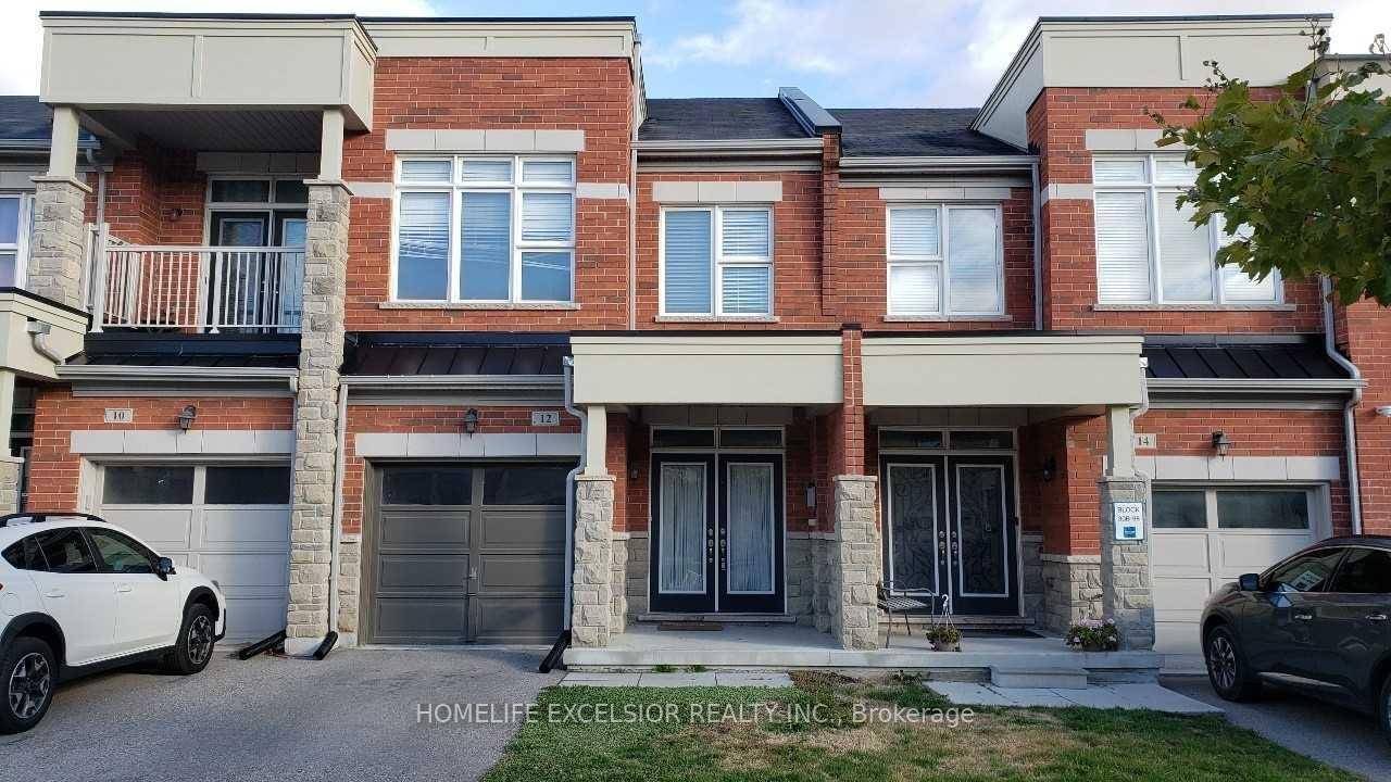 Three Bed Room Town House ; Nice Open Concept Layout.