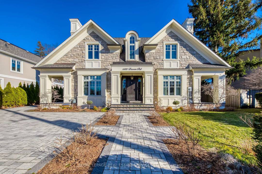 Elegant Custom Estate in Prestigious Southeast Oakville.