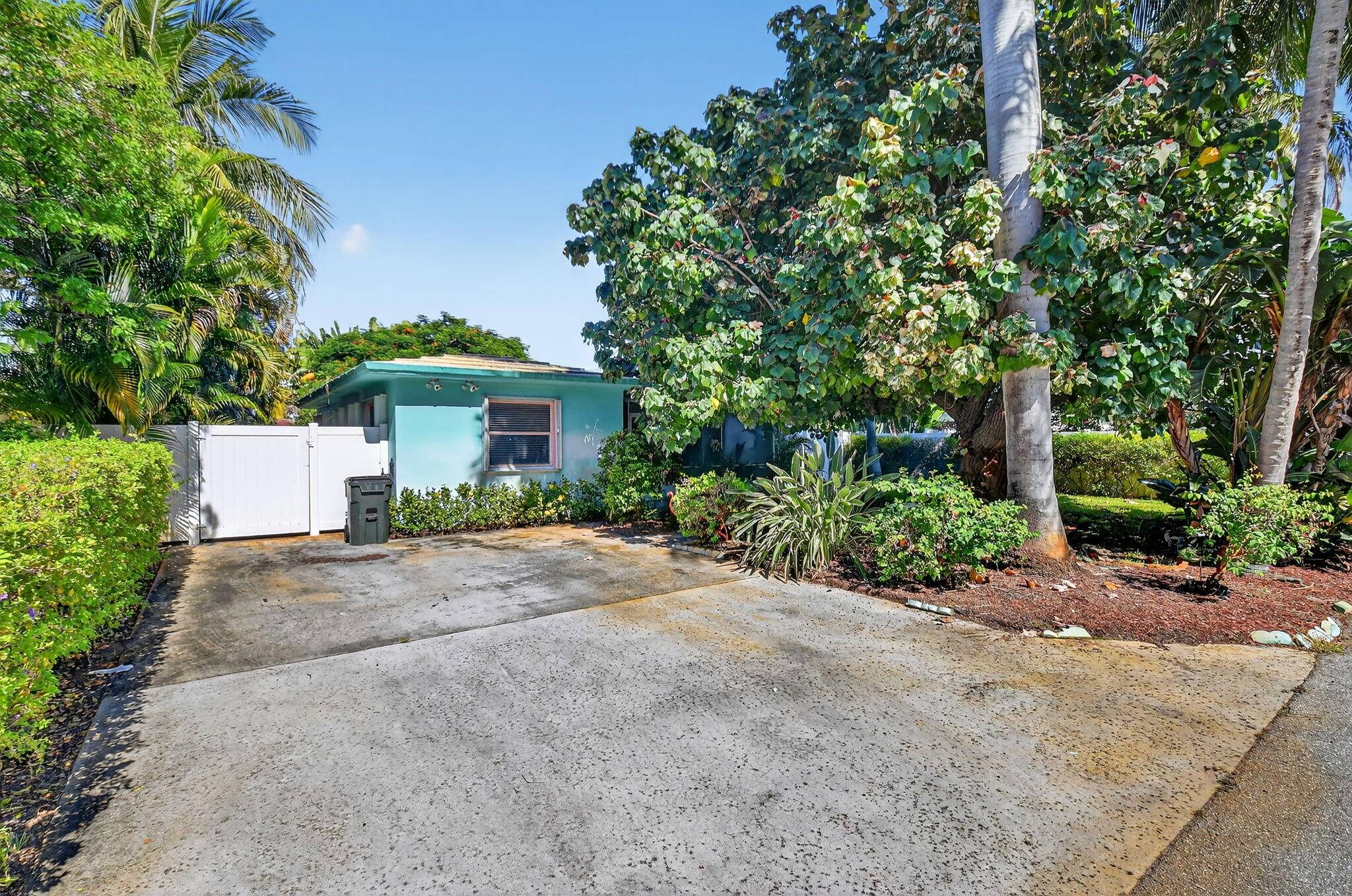 Unbeatable Location with Endless Possibilities !