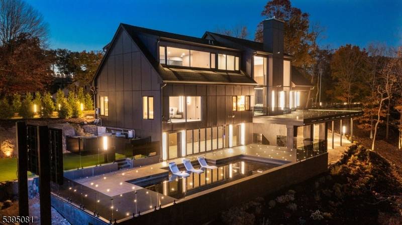 Modern. Seductive. Unapologetically bold.