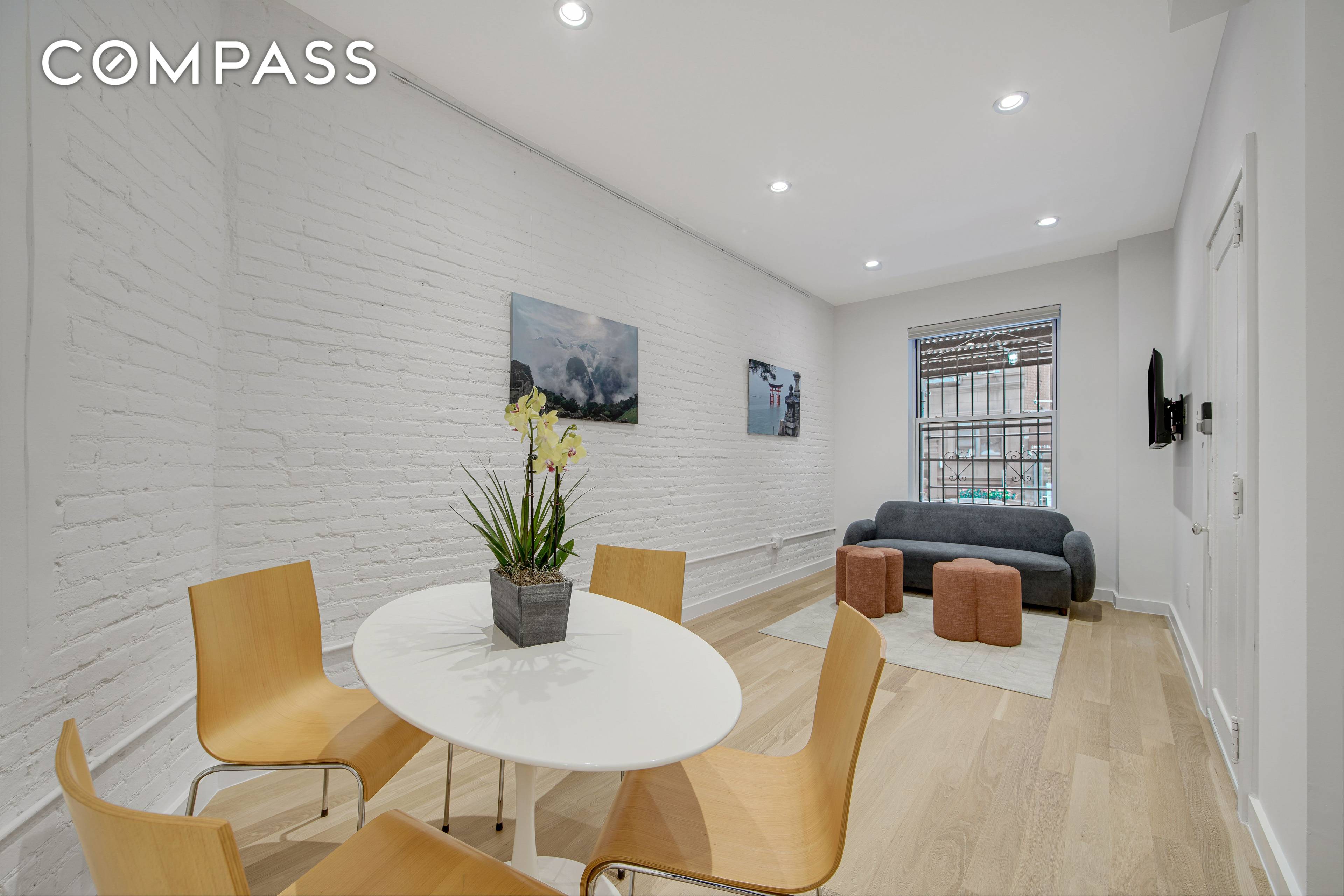 Stunning Chelsea Duplex Fully Renovated amp ; Move In Ready Experience the best of Chelsea living in this impeccably renovated duplex, situated in the heart of Manhattan s most vibrant ...