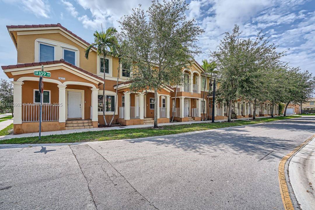 Spacious 4 Bed, 3 Bath Townhome in the heart of Homestead.