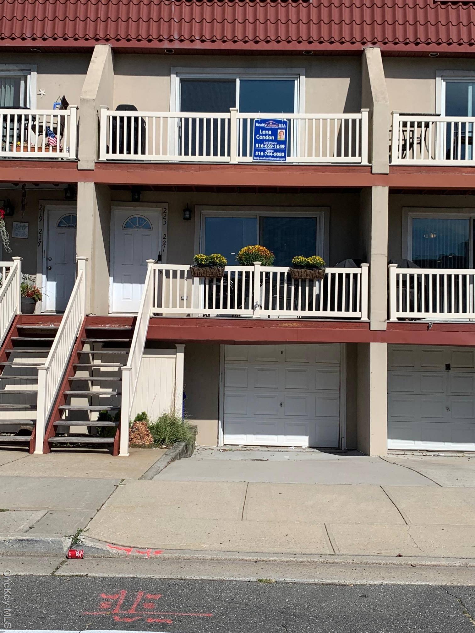 Beachside Lovely Duplex Townhouse.