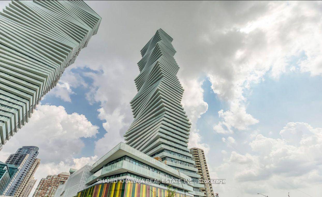 Brand New Landmarking M City In Downtown Mississauga This Luxurious 1 Bedroom Den Condo Offers Views Of Lake Ontario.