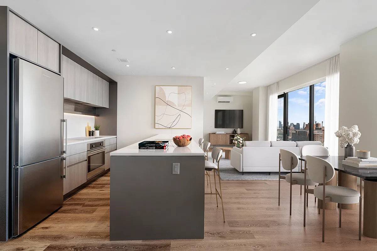Top floor 2 bed 2 bath with private outdoor space and breathtaking skyline views !