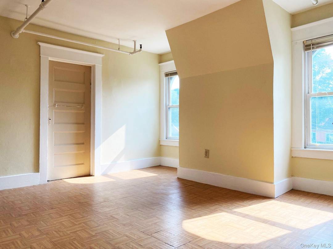 Wonderful, expansive 4 br, 2 full bth apt.